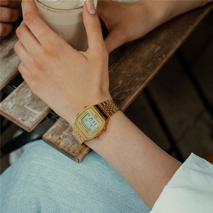 CASIO VINTAGE Mod. BLUETOOTH® SMARTPHONE LINK - GOLD - built-in accelerometer senses body movements + steps counter - GOLD - WW.