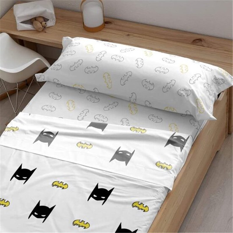 JUEGO DE SÁBANAS CON ALMOHADA Y BAJERA ESTAMPADAS 100% ALGODÓN MODELO BATMASK PARA CUNA.