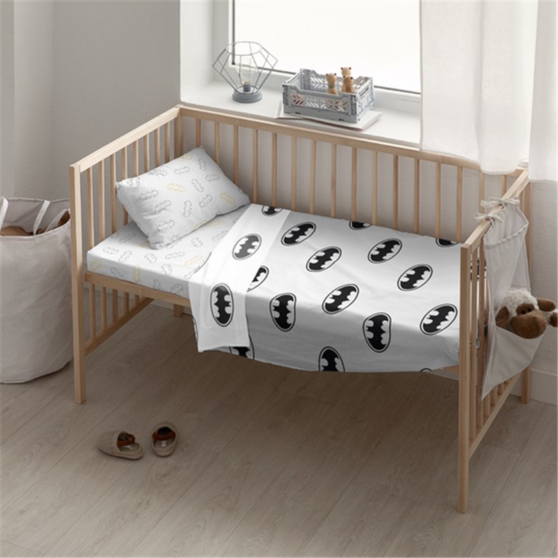 JUEGO DE SÁBANAS CON ALMOHADA Y BAJERA ESTAMPADAS 100% ALGODÓN MODELO BATMAN BASIC PARA CUNA - Teknashop Ltd