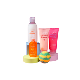 All Of You Set I Love: Coconut Kisses, Hydrating, Body Lotion, 75 ml + Pina Colada , Bath Bomb, 120 g + Golden Sands, Refreshing